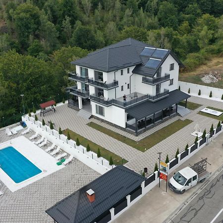 Casa De Vacanta Larisa Novaci-Străini Екстериор снимка
