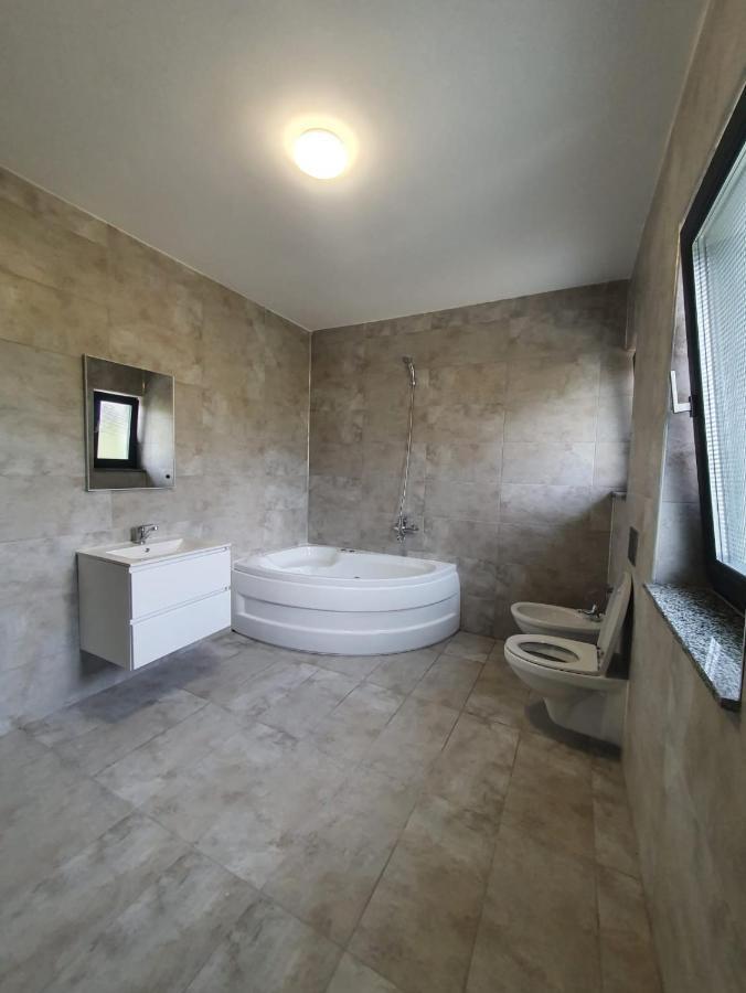 Casa De Vacanta Larisa Novaci-Străini Екстериор снимка