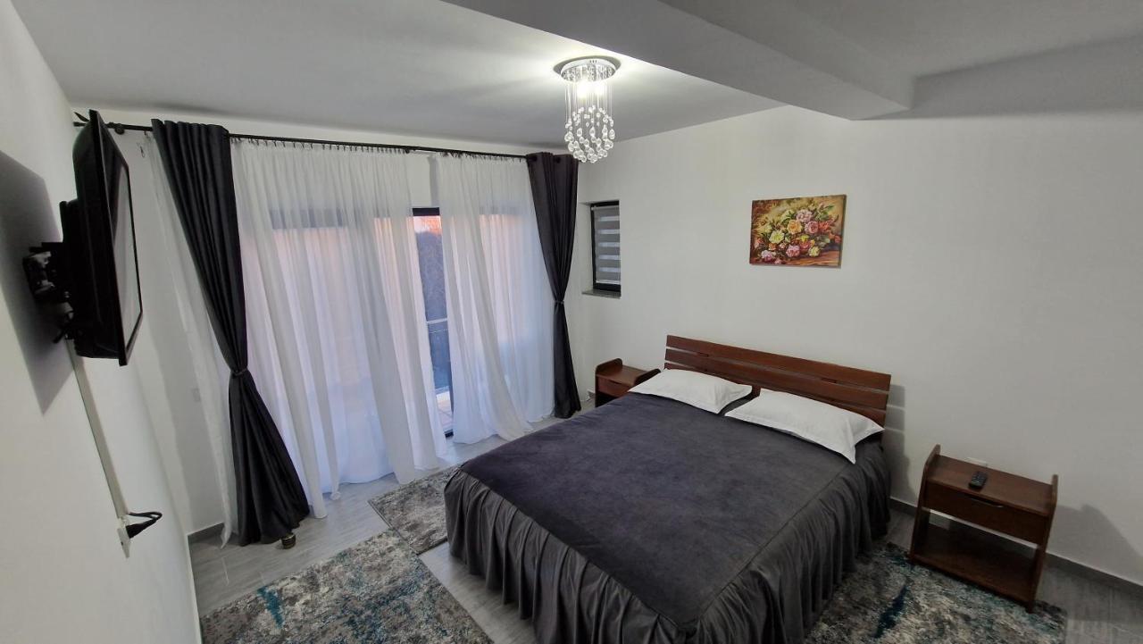 Casa De Vacanta Larisa Novaci-Străini Екстериор снимка