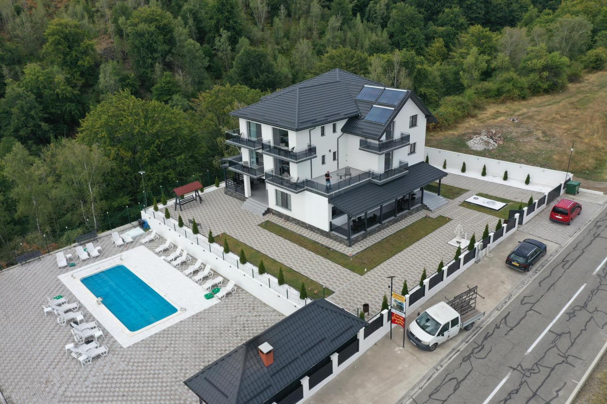 Casa De Vacanta Larisa Novaci-Străini Екстериор снимка